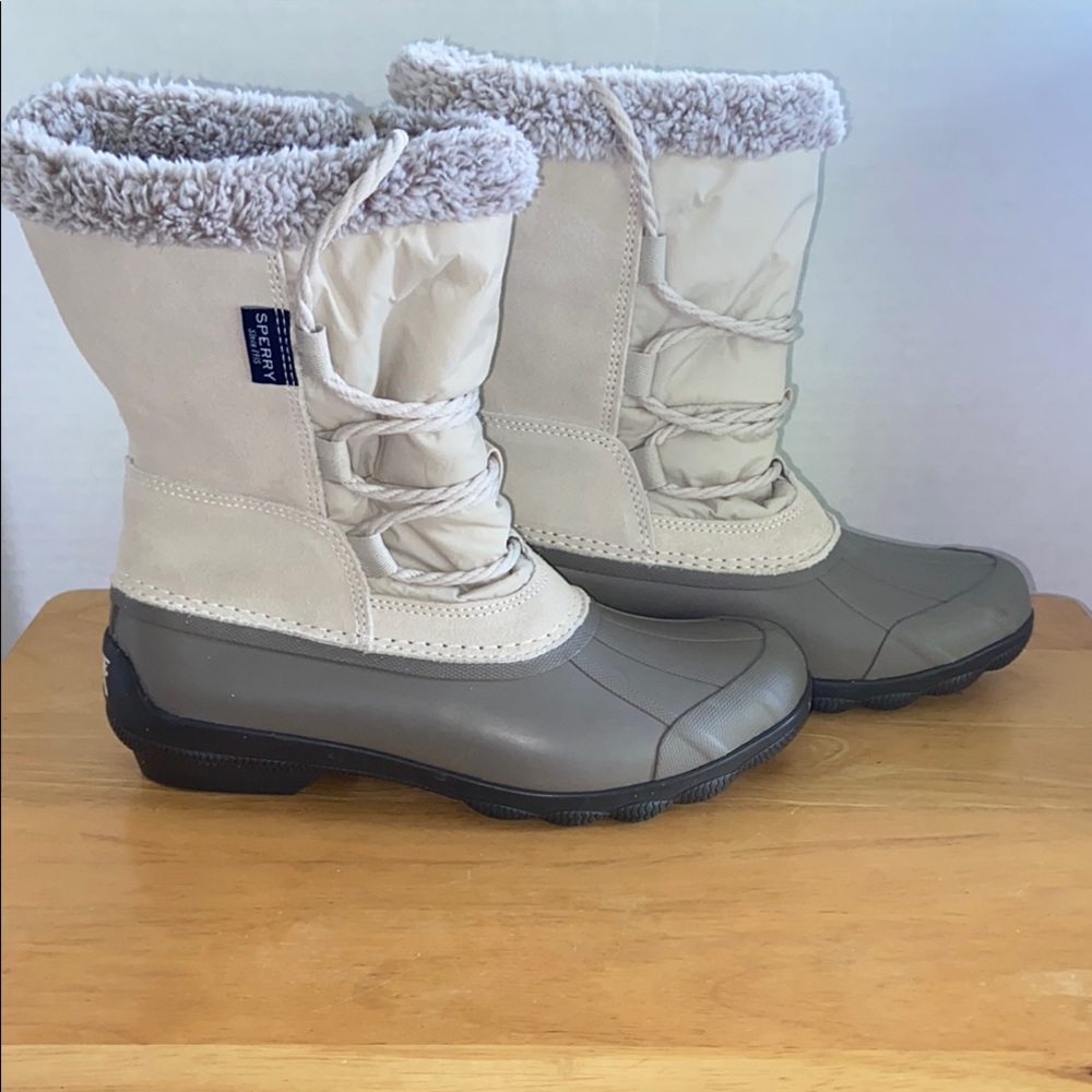 SPERRY Quarter DUCK Snow Rain Boot Women’s Ivory 7M Shearling Lined #E17-61775